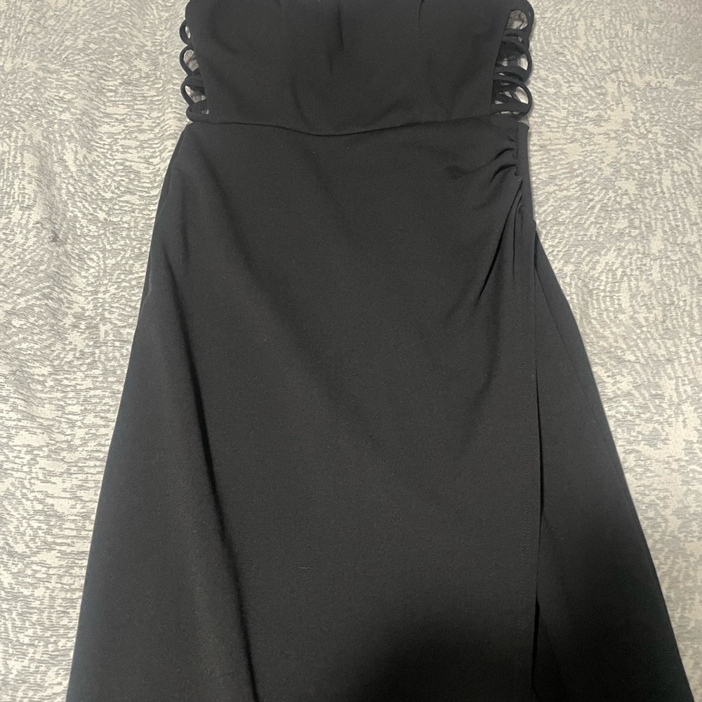 B. Smart Strapless Black Dress